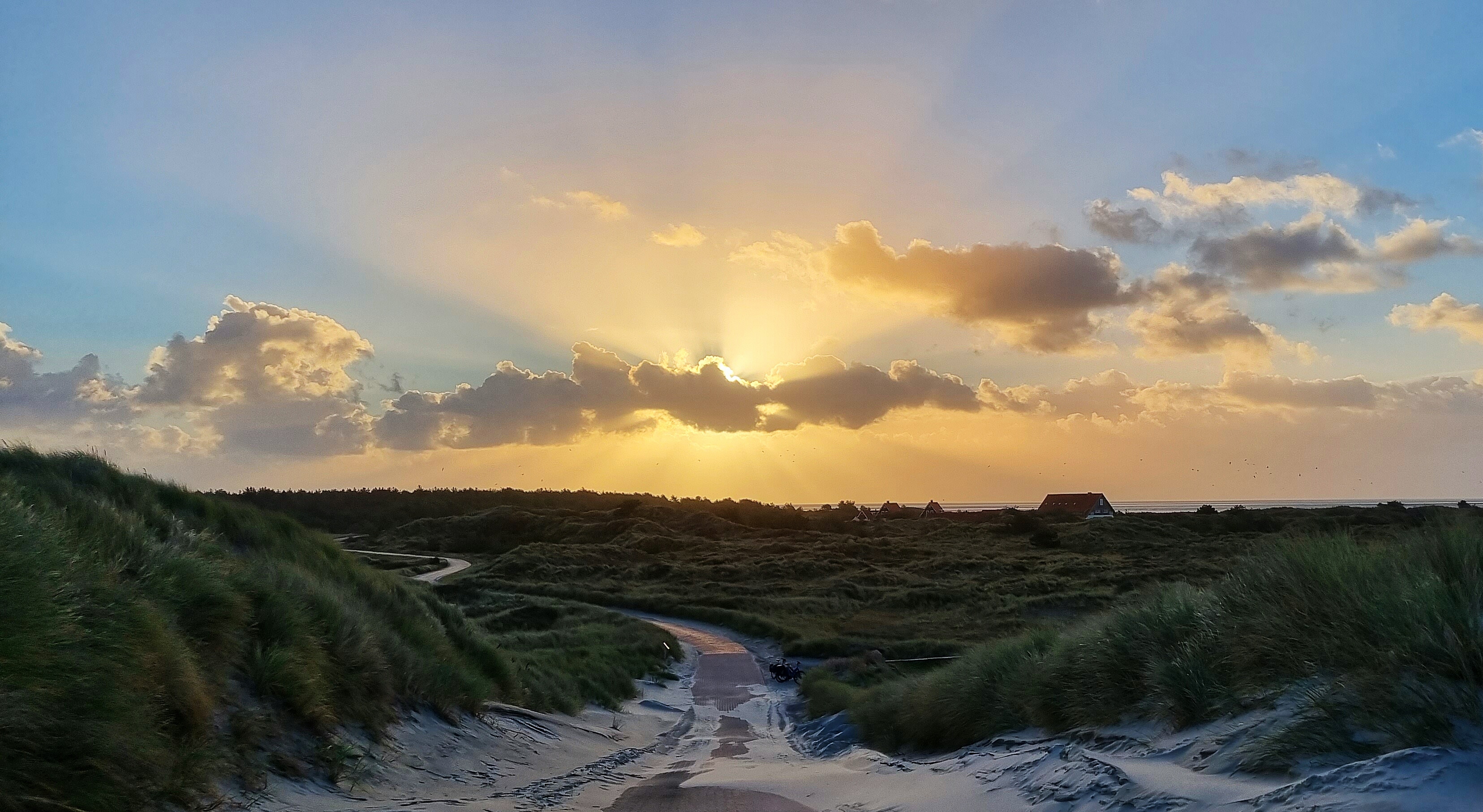 Zonsopkomst boven de Waddenzee ©Lars Buckx