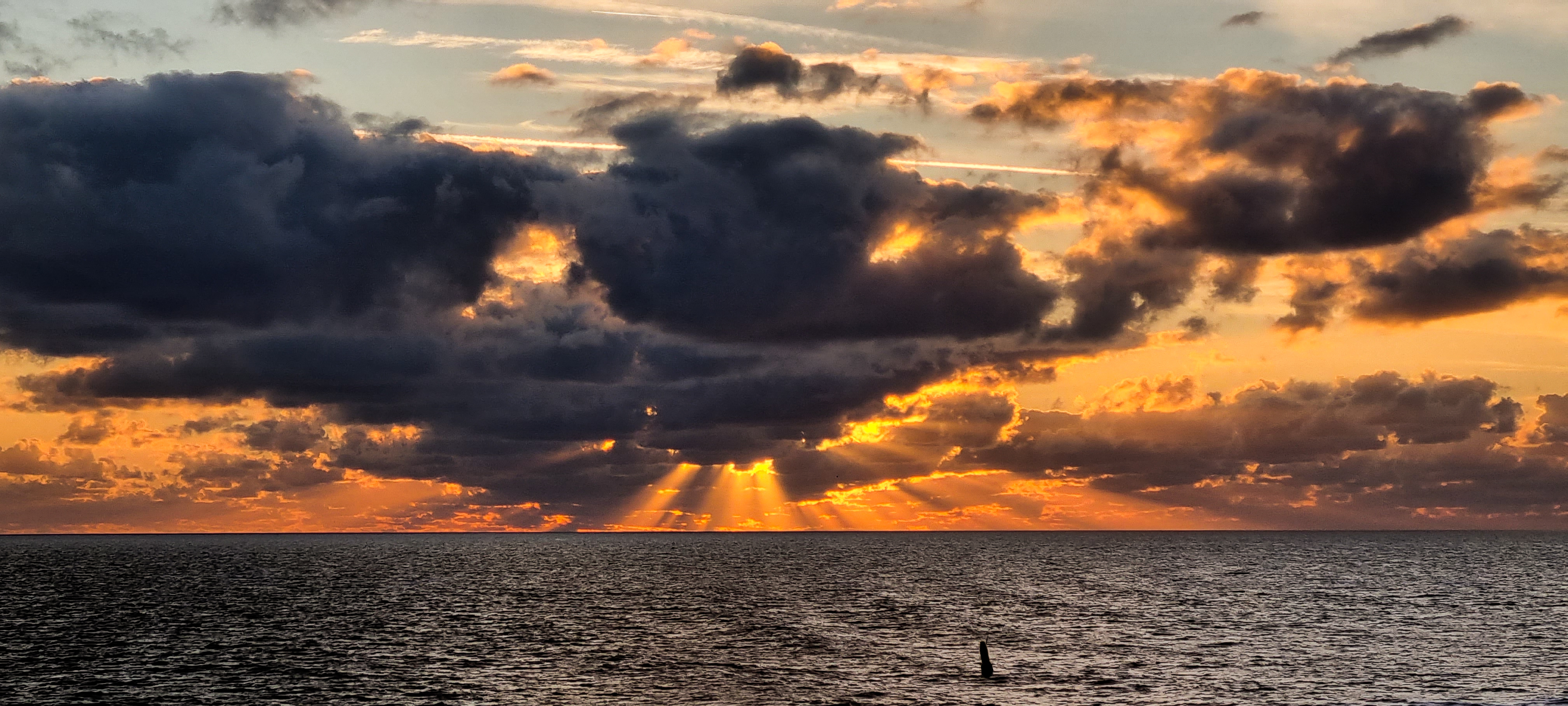 Mooie wolkenluchten boven de Waddenzee ©Lars Buckx